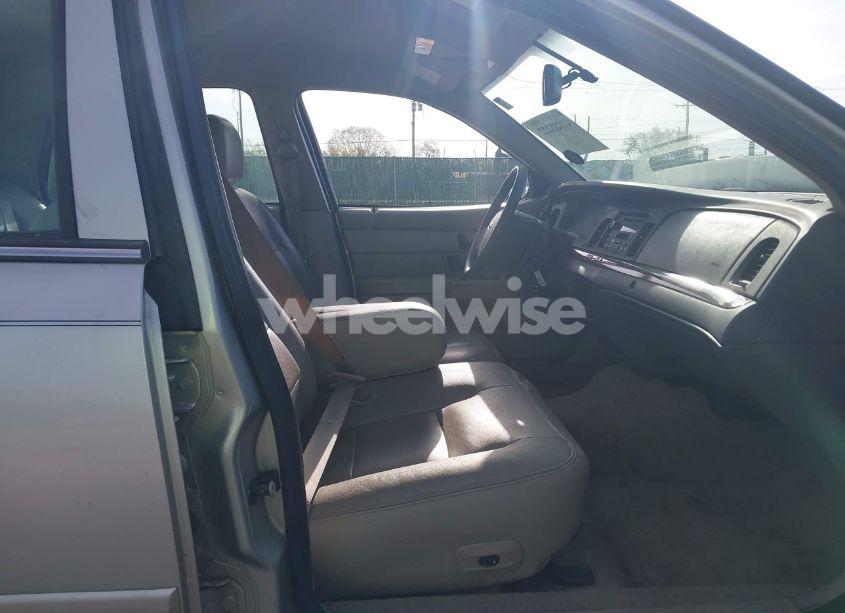 Photo 5 of 2006 Ford Crown VICTORIA LX/LX SPORT (VIN 2FAFP74W86X107486)