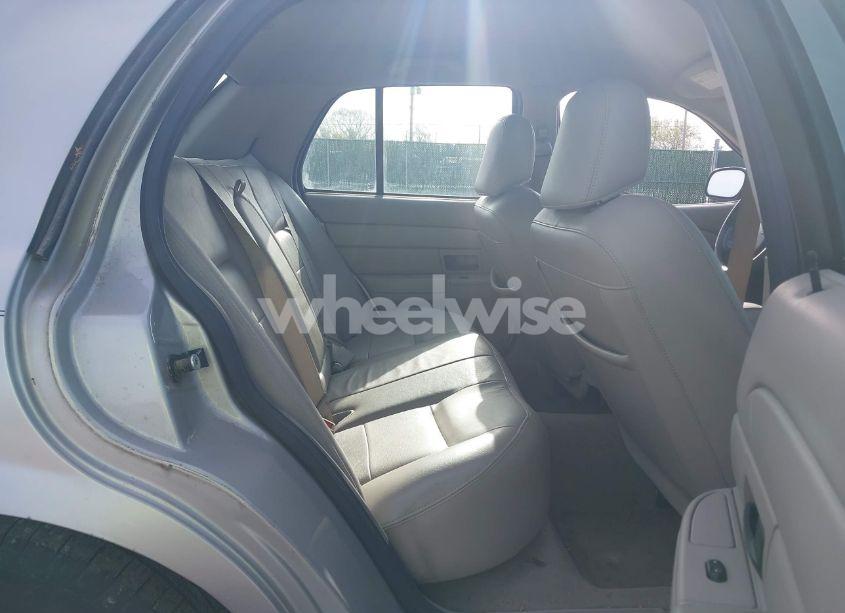 Photo 8 of 2006 Ford Crown VICTORIA LX/LX SPORT (VIN 2FAFP74W86X107486)