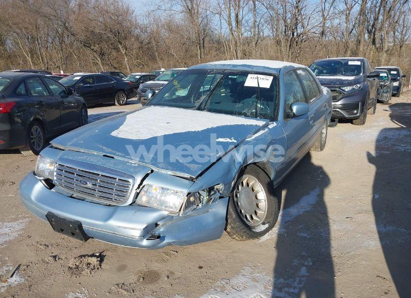 Photo 2 of 2000 Ford Crown VICTORIA LX (VIN 2FAFP74W8YX167061)