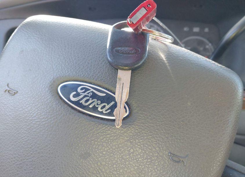 Photo 11 of 2005 Ford Crown VICTORIA LX/LX SPORT (VIN 2FAFP74W95X135988)