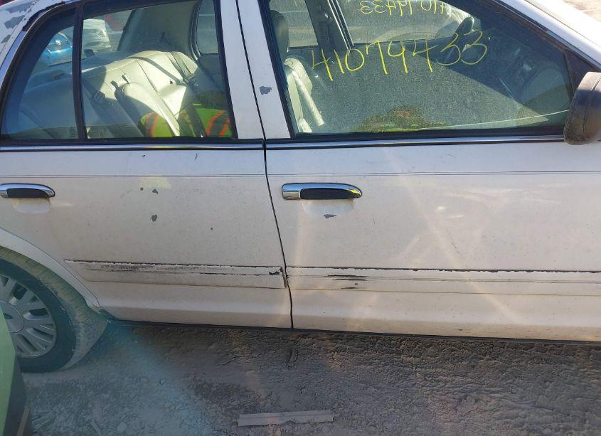 Photo 13 of 2005 Ford Crown VICTORIA LX/LX SPORT (VIN 2FAFP74W95X135988)