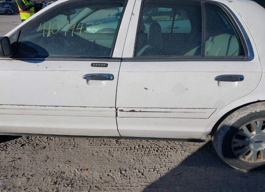 Photo 14 of 2005 Ford Crown VICTORIA LX/LX SPORT (VIN 2FAFP74W95X135988)