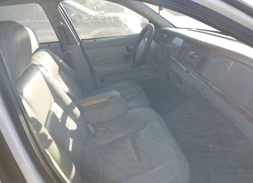 Photo 5 of 2005 Ford Crown VICTORIA LX/LX SPORT (VIN 2FAFP74W95X135988)