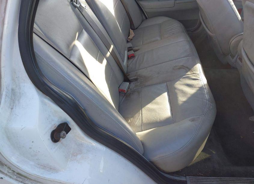 Photo 8 of 2005 Ford Crown VICTORIA LX/LX SPORT (VIN 2FAFP74W95X135988)