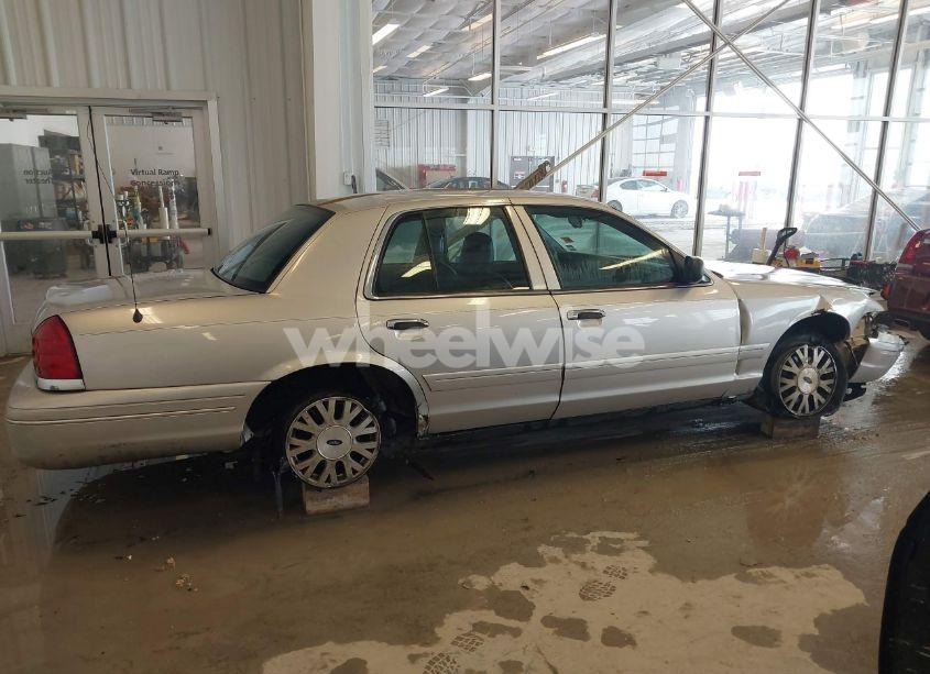 Photo 13 of 2005 Ford Crown VICTORIA LX/LX SPORT (VIN 2FAFP74W95X158705)