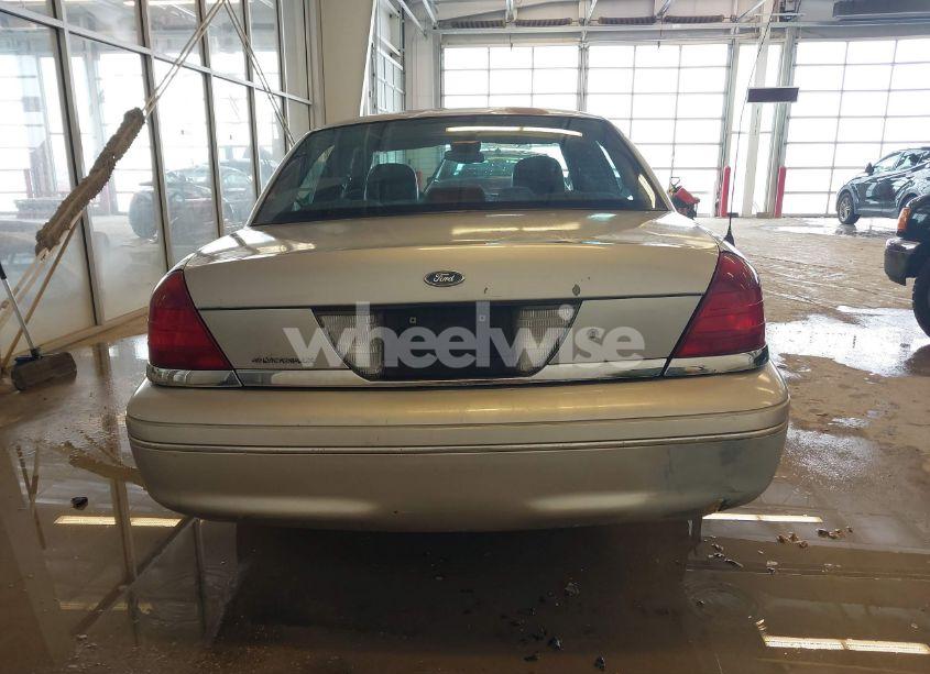 Photo 16 of 2005 Ford Crown VICTORIA LX/LX SPORT (VIN 2FAFP74W95X158705)