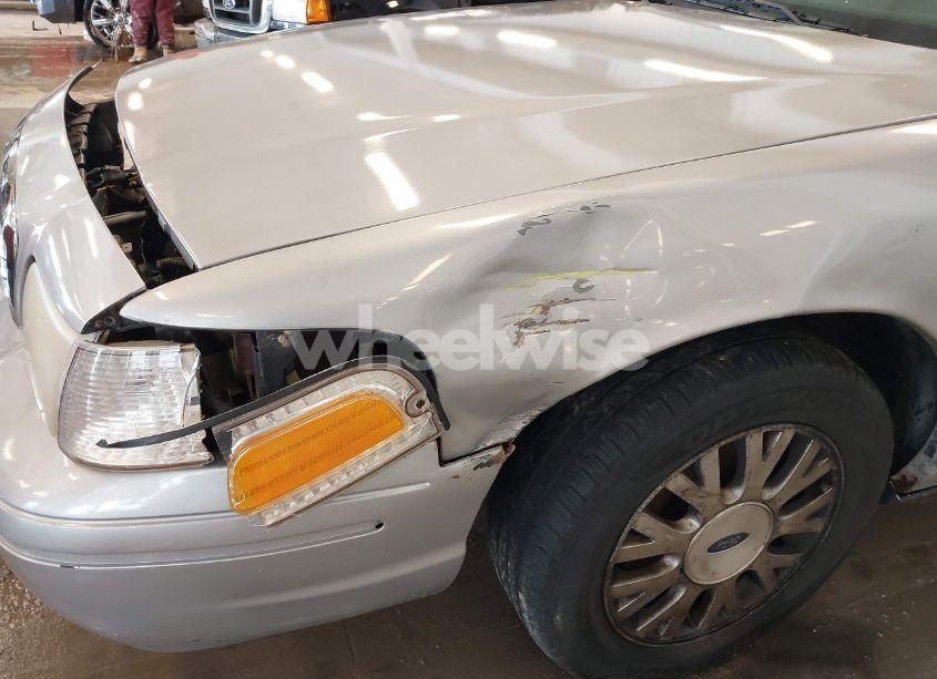 Photo 17 of 2005 Ford Crown VICTORIA LX/LX SPORT (VIN 2FAFP74W95X158705)