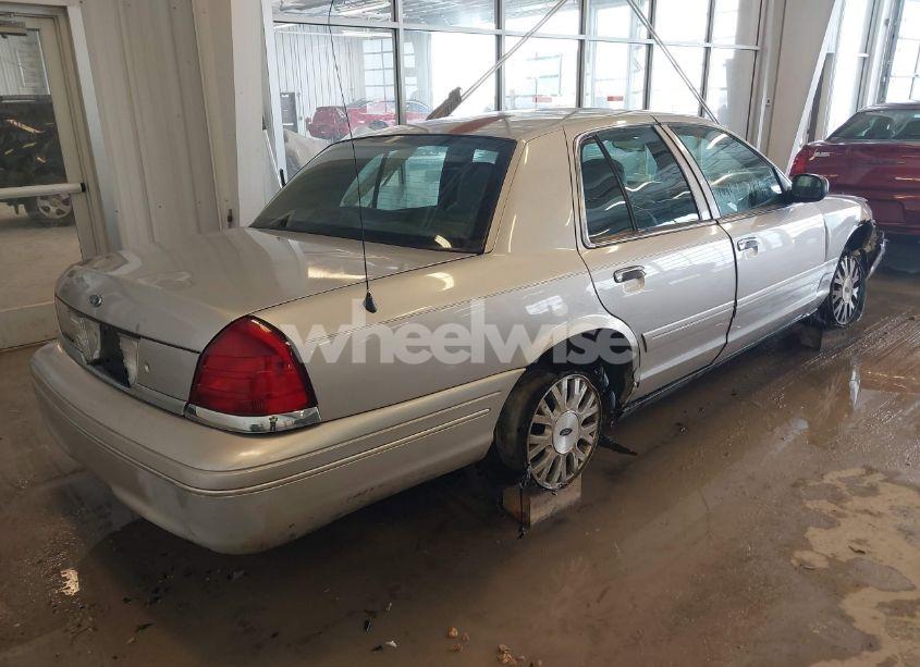 Photo 4 of 2005 Ford Crown VICTORIA LX/LX SPORT (VIN 2FAFP74W95X158705)