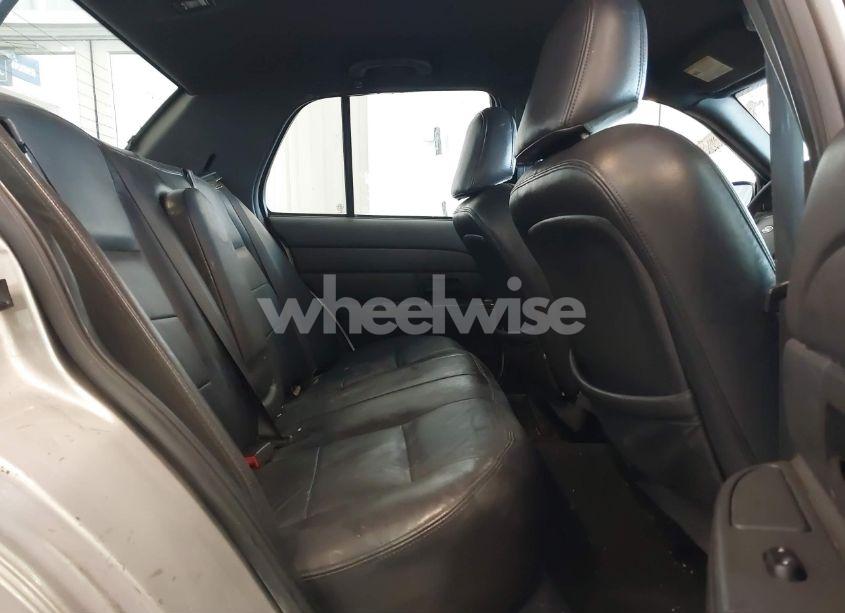 Photo 8 of 2005 Ford Crown VICTORIA LX/LX SPORT (VIN 2FAFP74W95X158705)