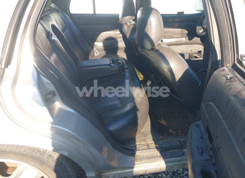 Photo 8 of 2005 Ford Crown VICTORIA LX/LX SPORT (VIN 2FAFP74W95X166416)