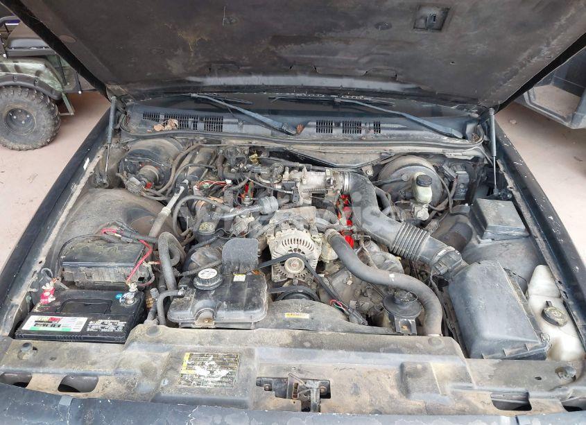 Photo 10 of 2003 Ford Crown VICTORIA LX (VIN 2FAFP74WX3X136631)