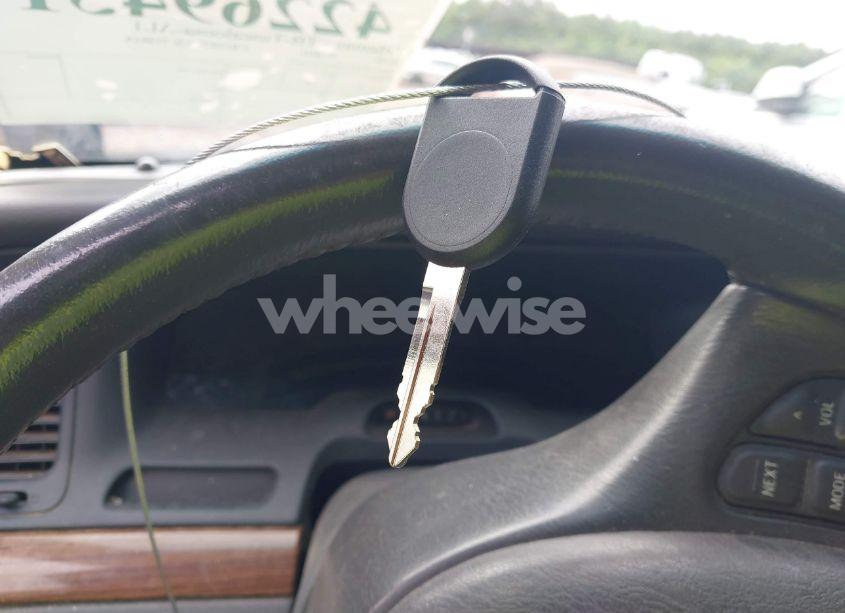 Photo 11 of 2003 Ford Crown VICTORIA LX (VIN 2FAFP74WX3X136631)