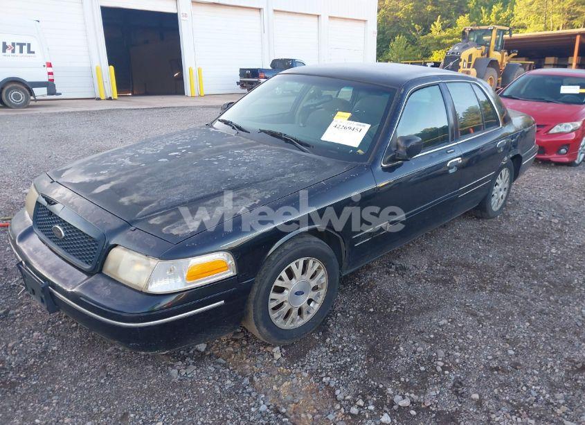 Photo 2 of 2003 Ford Crown VICTORIA LX (VIN 2FAFP74WX3X136631)