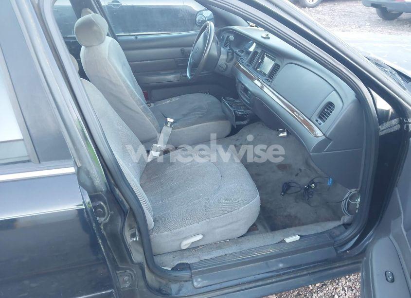 Photo 5 of 2003 Ford Crown VICTORIA LX (VIN 2FAFP74WX3X136631)