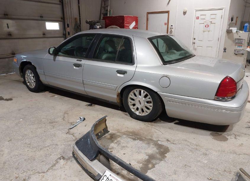 Photo 3 of 2003 Ford Crown VICTORIA LX (VIN 2FAFP74WX3X165269)