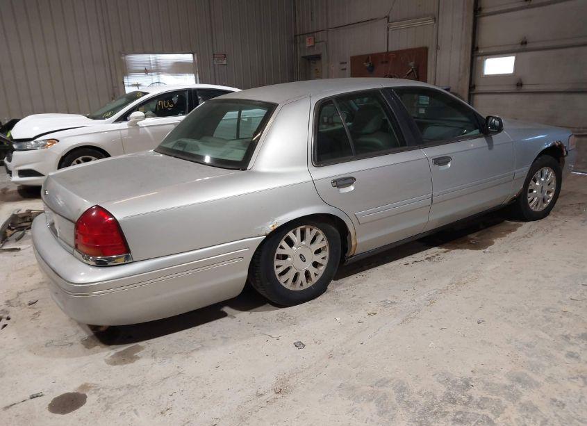 Photo 4 of 2003 Ford Crown VICTORIA LX (VIN 2FAFP74WX3X165269)