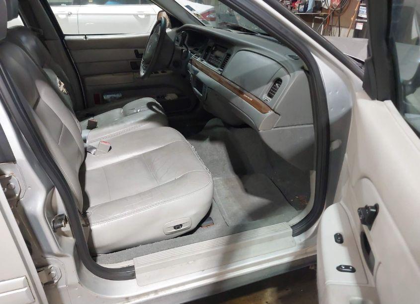 Photo 5 of 2003 Ford Crown VICTORIA LX (VIN 2FAFP74WX3X165269)