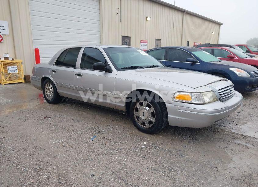 2004 Ford Crown VICTORIA LX (VIN 2FAFP74WX4X150238) main photo