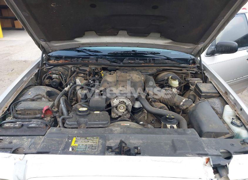 Photo 10 of 2004 Ford Crown VICTORIA LX (VIN 2FAFP74WX4X150238)