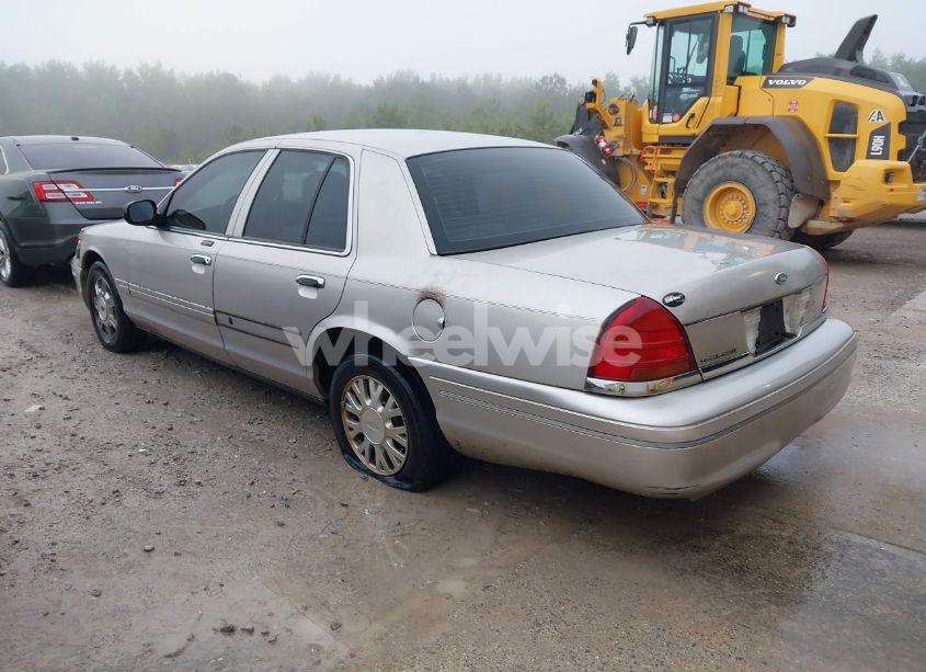 Photo 3 of 2004 Ford Crown VICTORIA LX (VIN 2FAFP74WX4X150238)