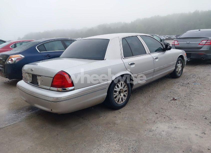 Photo 4 of 2004 Ford Crown VICTORIA LX (VIN 2FAFP74WX4X150238)