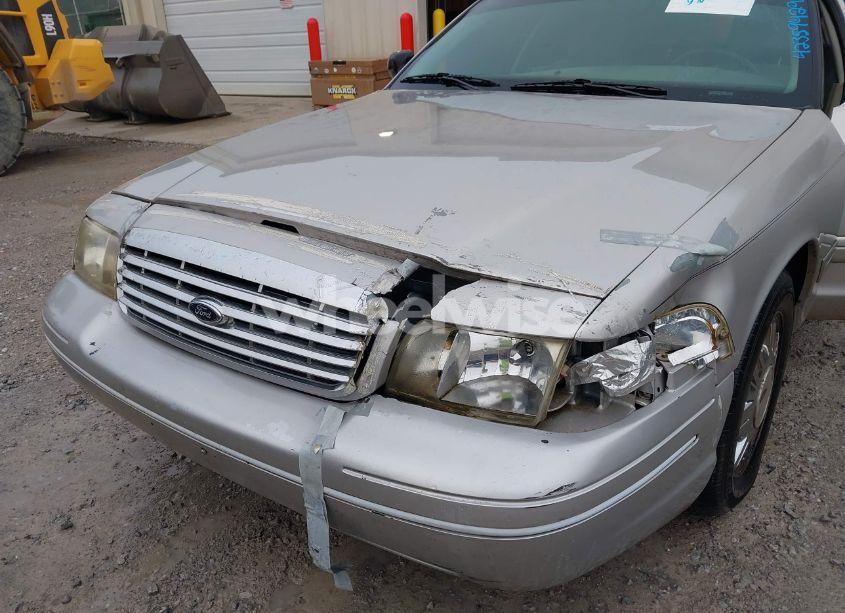 Photo 6 of 2004 Ford Crown VICTORIA LX (VIN 2FAFP74WX4X150238)