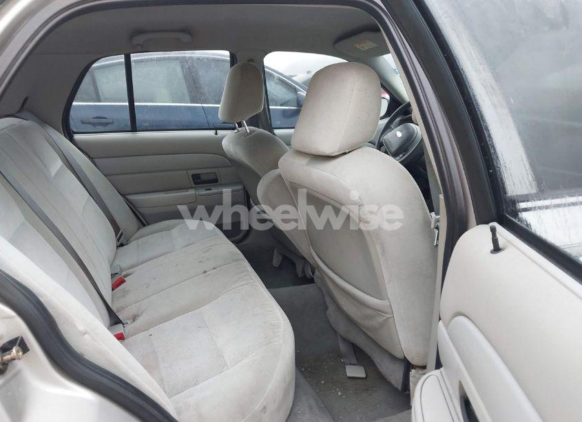 Photo 8 of 2004 Ford Crown VICTORIA LX (VIN 2FAFP74WX4X150238)