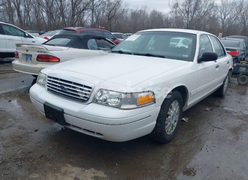 Photo 2 of 2005 Ford Crown VICTORIA LX/LX SPORT (VIN 2FAFP74WX5X105415)