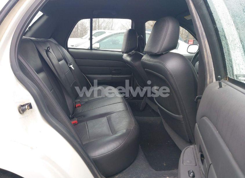 Photo 8 of 2005 Ford Crown VICTORIA LX/LX SPORT (VIN 2FAFP74WX5X105415)