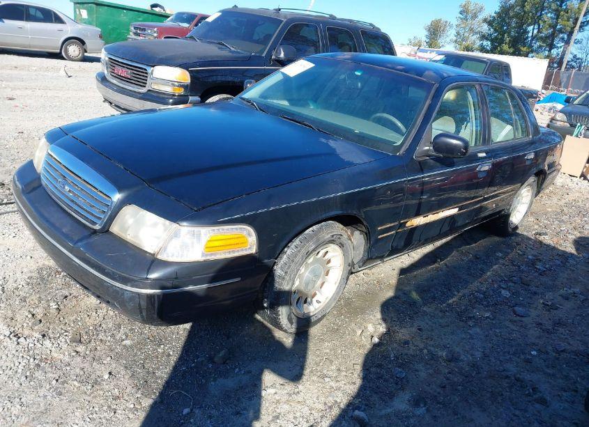 Photo 2 of 1999 Ford Crown VICTORIA LX (VIN 2FAFP74WXXX132732)