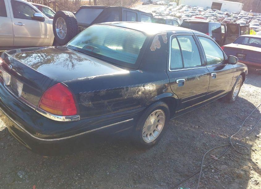 Photo 4 of 1999 Ford Crown VICTORIA LX (VIN 2FAFP74WXXX132732)