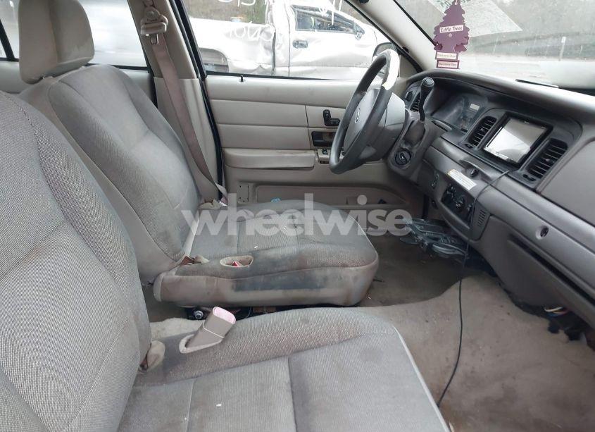 Photo 5 of 2009 Ford Crown VICTORIA (VIN 2FAHP71V79X132050)