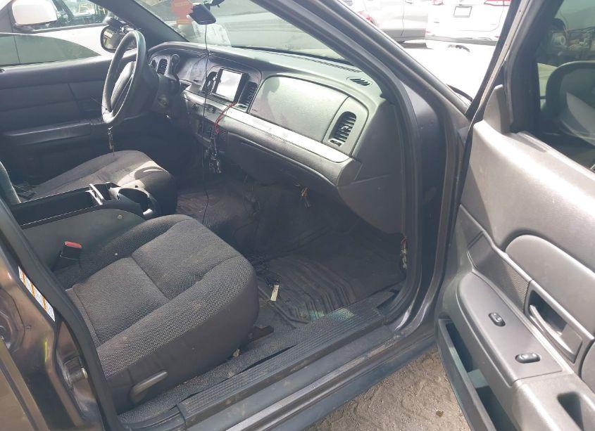 Photo 5 of 2004 Ford Crown VICTORIA POLICE (VIN 2FAHP71W24X134810)