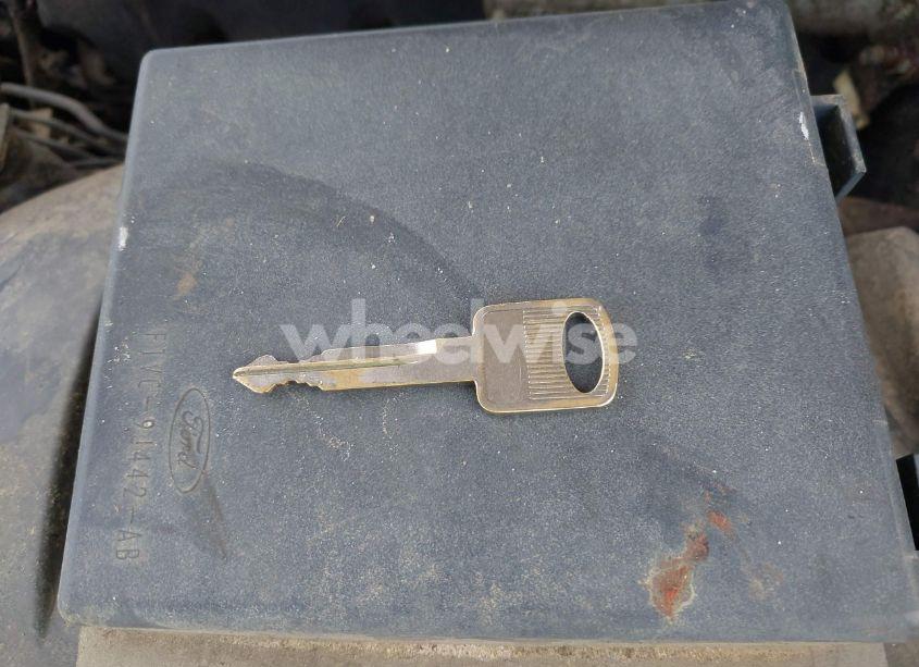 Photo 11 of 2004 Ford Crown VICTORIA POLICE (VIN 2FAHP71W34X166083)