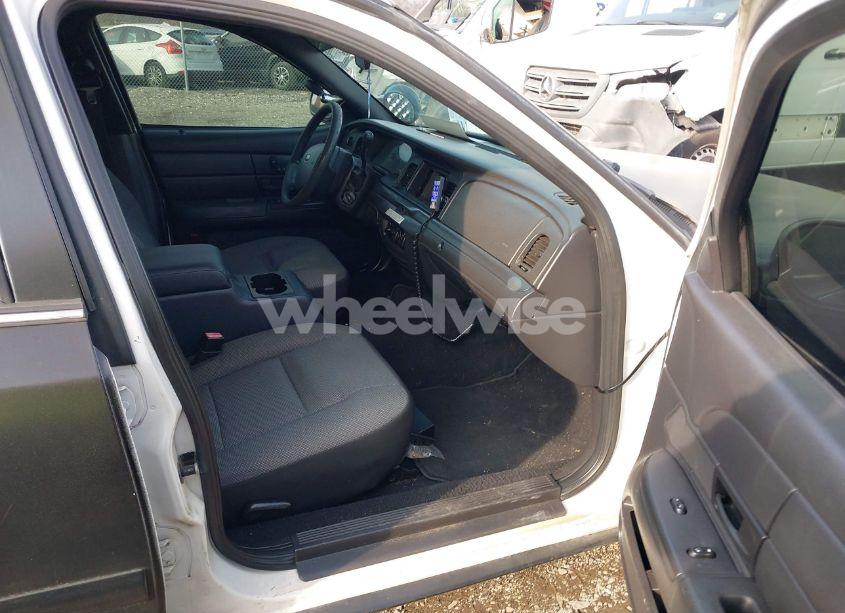 Photo 5 of 2006 Ford Crown VICTORIA POLICE/POLICE INTERCEPTOR (VIN 2FAHP71W76X142677)