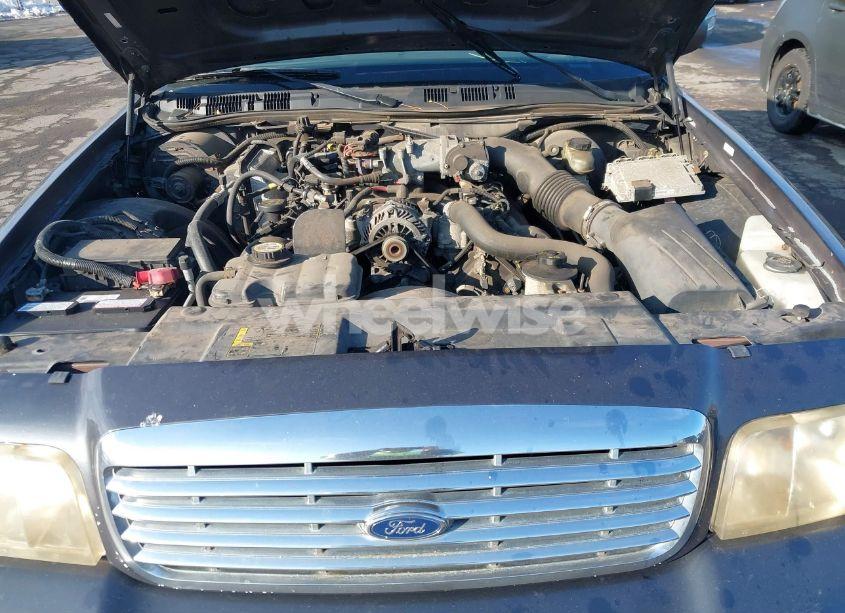 Photo 10 of 2005 Ford Crown VICTORIA POLICE (VIN 2FAHP71W95X170821)