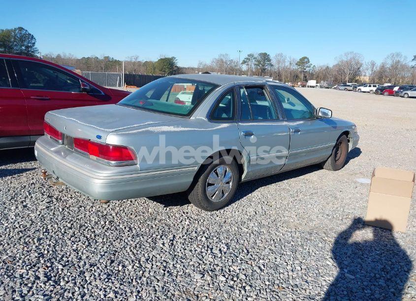 Photo 4 of 1996 Ford Crown VICTORIA (VIN 2FALP73W0TX129756)