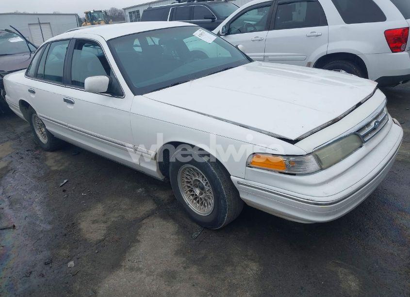 1997 Ford Crown VICTORIA (VIN 2FALP73W0VX139965) main photo