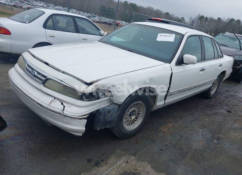 Photo 2 of 1997 Ford Crown VICTORIA (VIN 2FALP73W0VX139965)