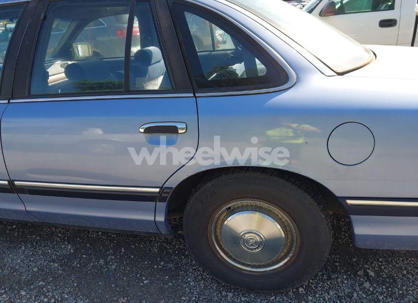 Photo 13 of 1994 Ford Crown VICTORIA (VIN 2FALP73W1RX100114)