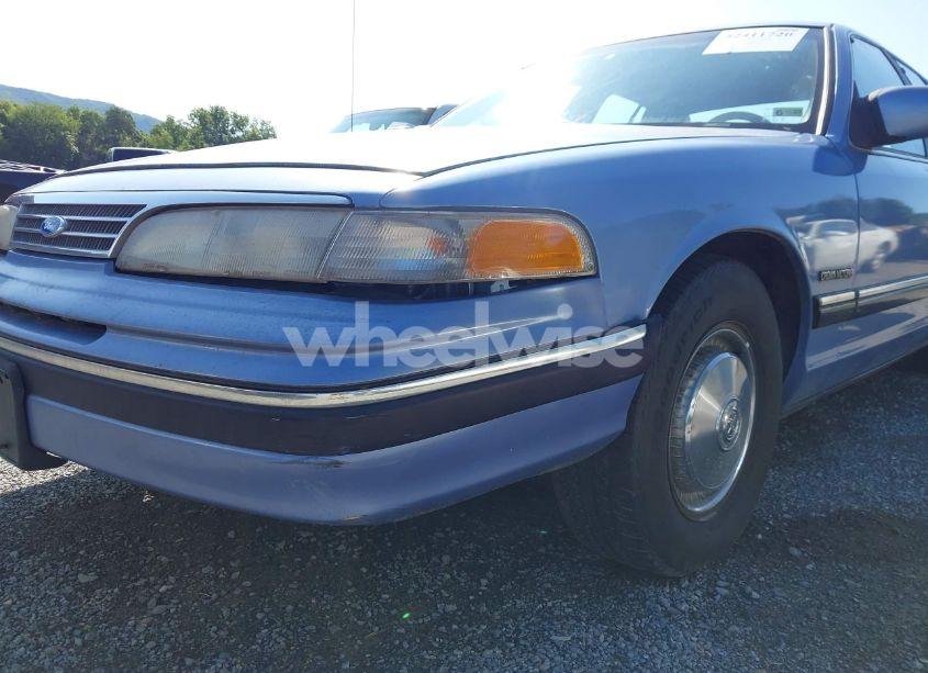 Photo 14 of 1994 Ford Crown VICTORIA (VIN 2FALP73W1RX100114)