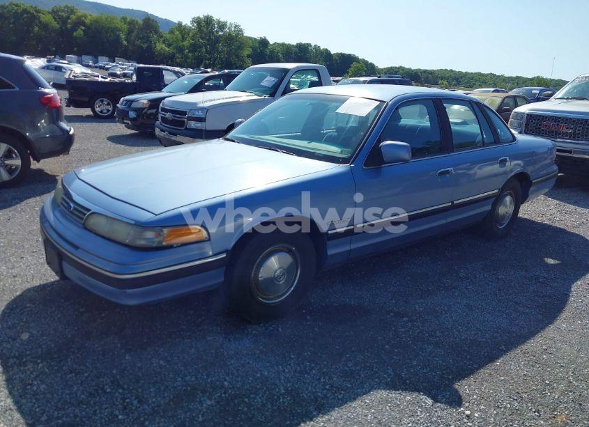 Photo 2 of 1994 Ford Crown VICTORIA (VIN 2FALP73W1RX100114)