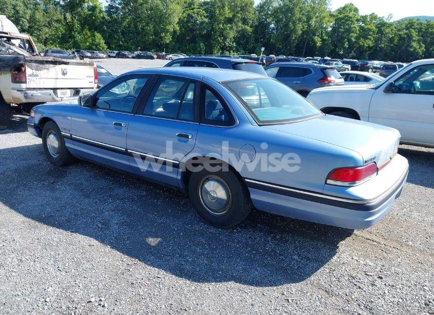 Photo 3 of 1994 Ford Crown VICTORIA (VIN 2FALP73W1RX100114)