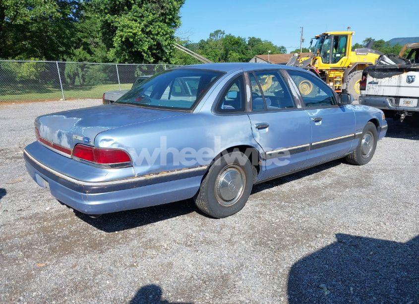 Photo 4 of 1994 Ford Crown VICTORIA (VIN 2FALP73W1RX100114)
