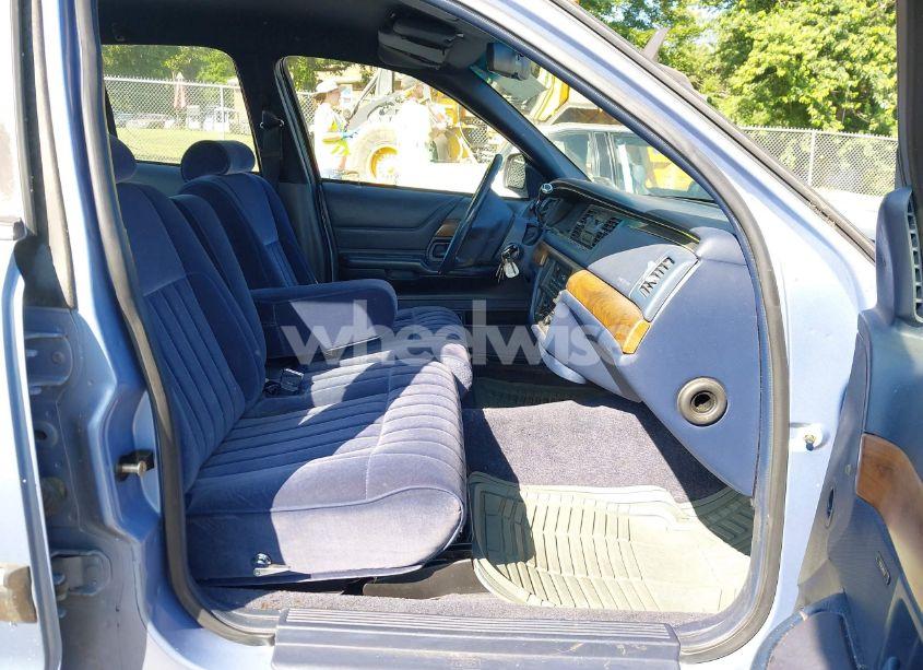 Photo 5 of 1994 Ford Crown VICTORIA (VIN 2FALP73W1RX100114)