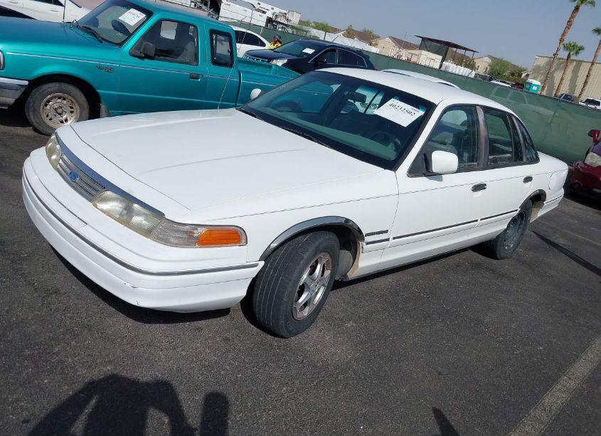Photo 2 of 1994 Ford Crown VICTORIA (VIN 2FALP73W3RX128500)
