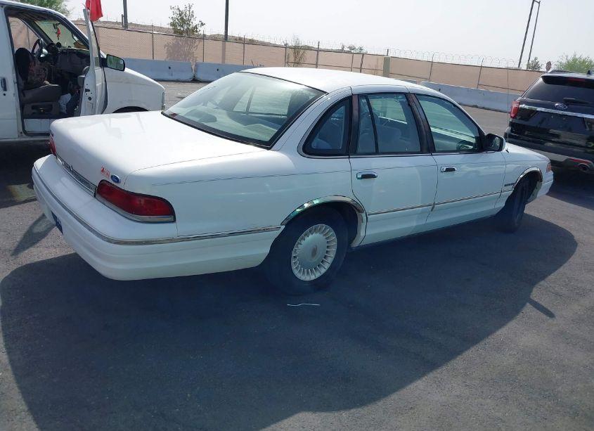 Photo 4 of 1994 Ford Crown VICTORIA (VIN 2FALP73W3RX128500)