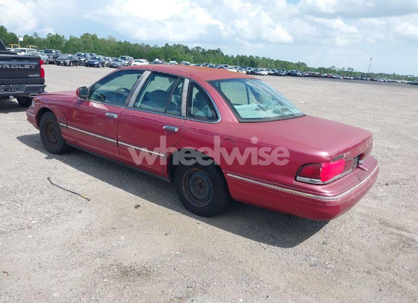 Photo 3 of 1995 Ford Crown VICTORIA (VIN 2FALP73W7SX173882)