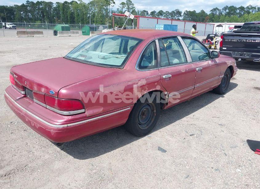 Photo 4 of 1995 Ford Crown VICTORIA (VIN 2FALP73W7SX173882)