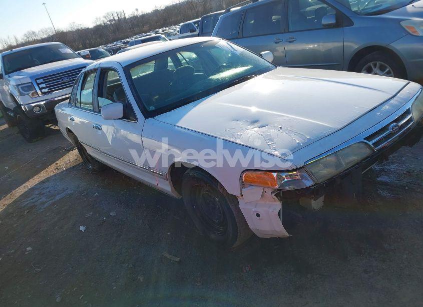 1996 Ford Crown VICTORIA (VIN 2FALP73W7TX129642) main photo